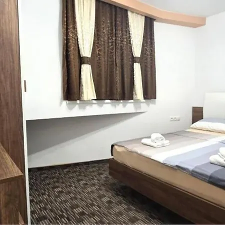 Lovely In With Wifi Apartman