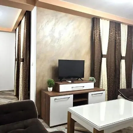 Lovely In With Wifi Apartman